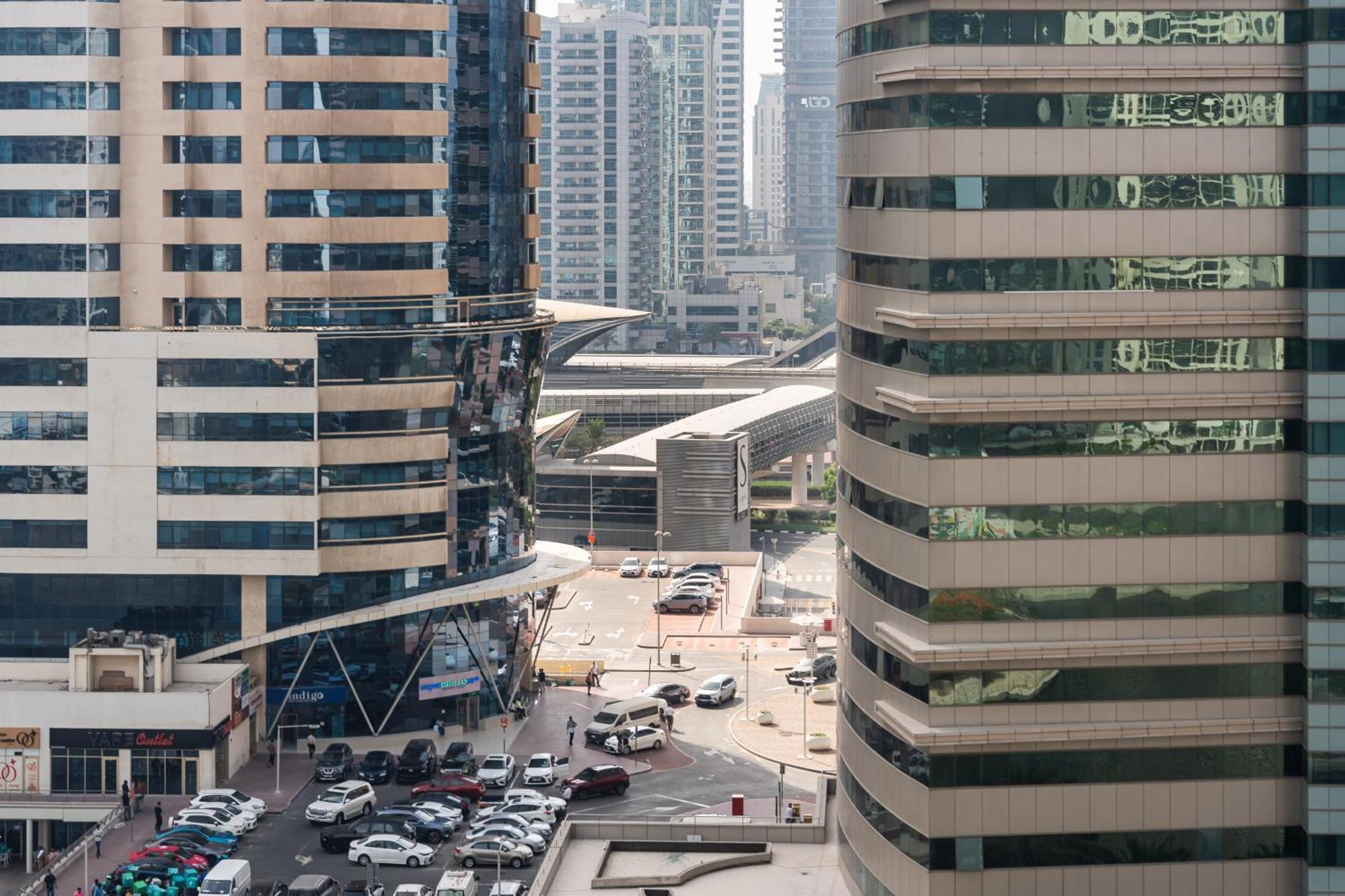 Upscale In Goldcrest Views * Dubaï