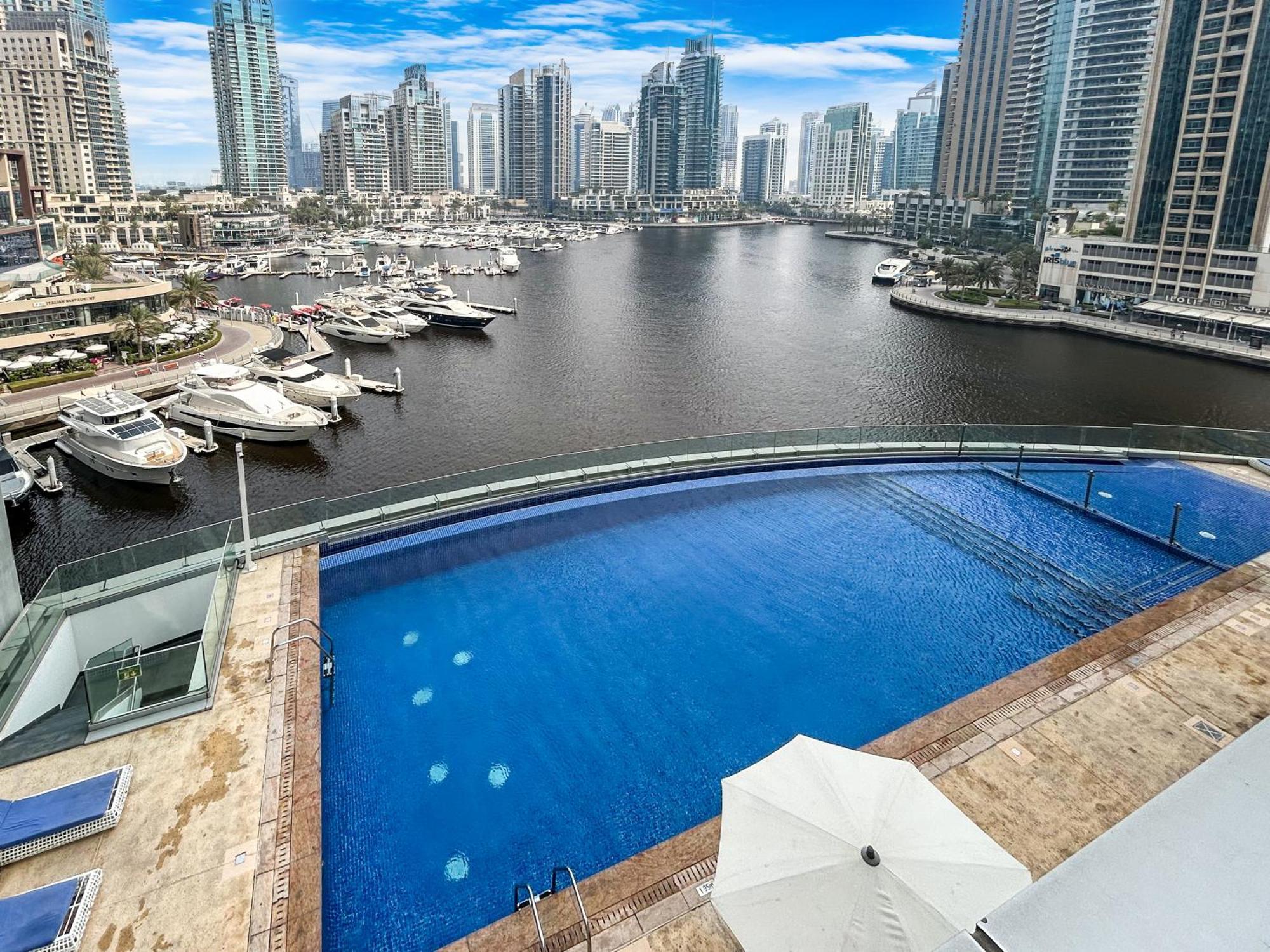 Apartamento Bright & Elegant On The 44th At Cayan Tower Dubái