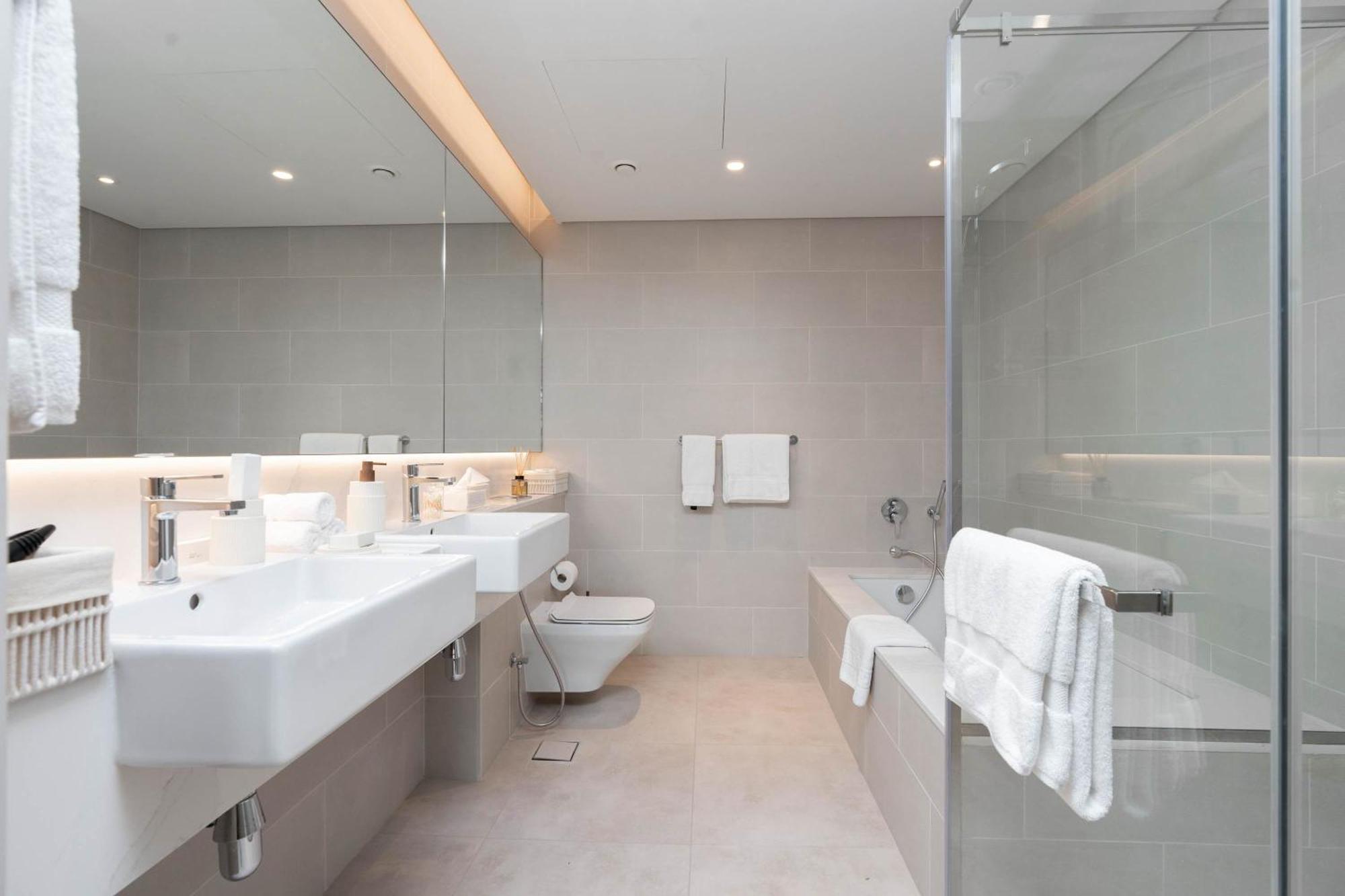 Luxury 2br And Study Water View In Al Wasl *