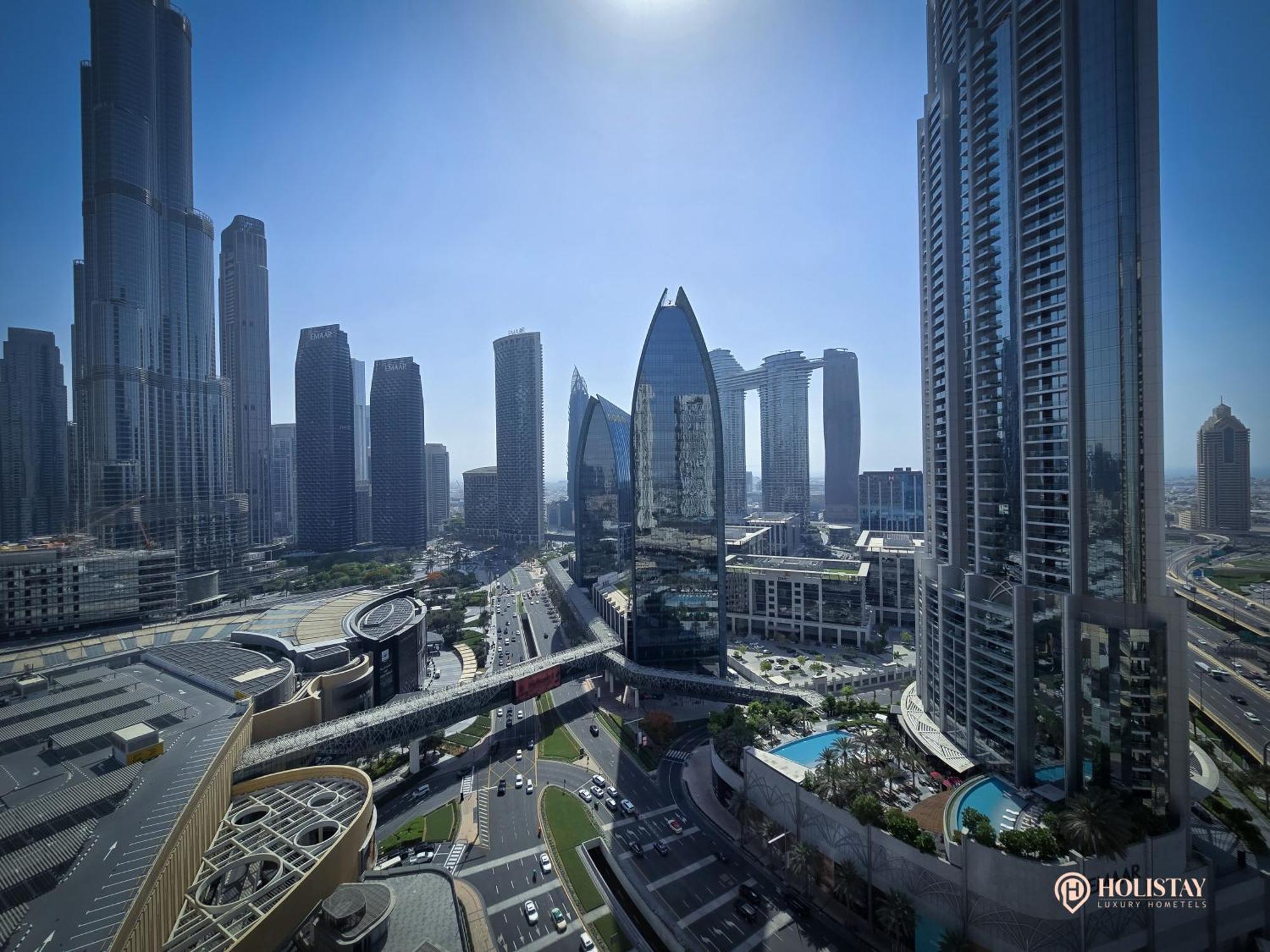 Holistay Luxury Homes - Burj Khalifa View - Direct Access Mall Apartment Dubai