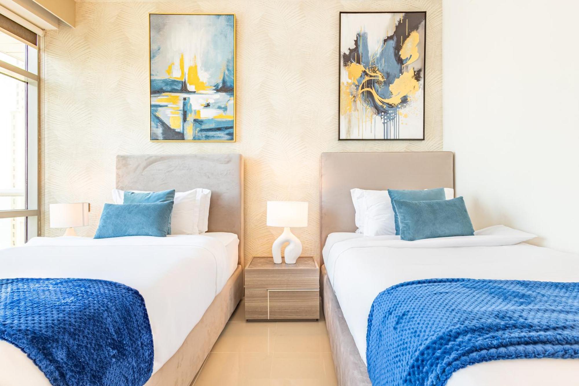 Luxury - Private Jacuzzi - Infinity Pool - Marina & Sea Views - High Floor - Upgraded - Designer - Squash Apartment