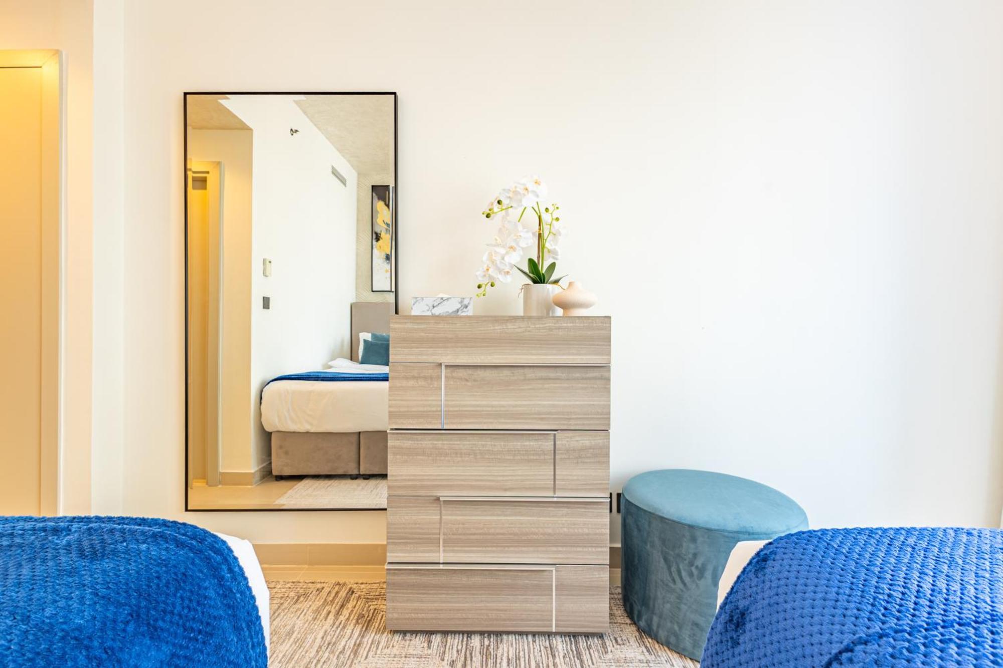 Appartement Luxury - Private Jacuzzi - Infinity Pool - Marina & Sea Views - High Floor - Upgraded - Designer - Squash