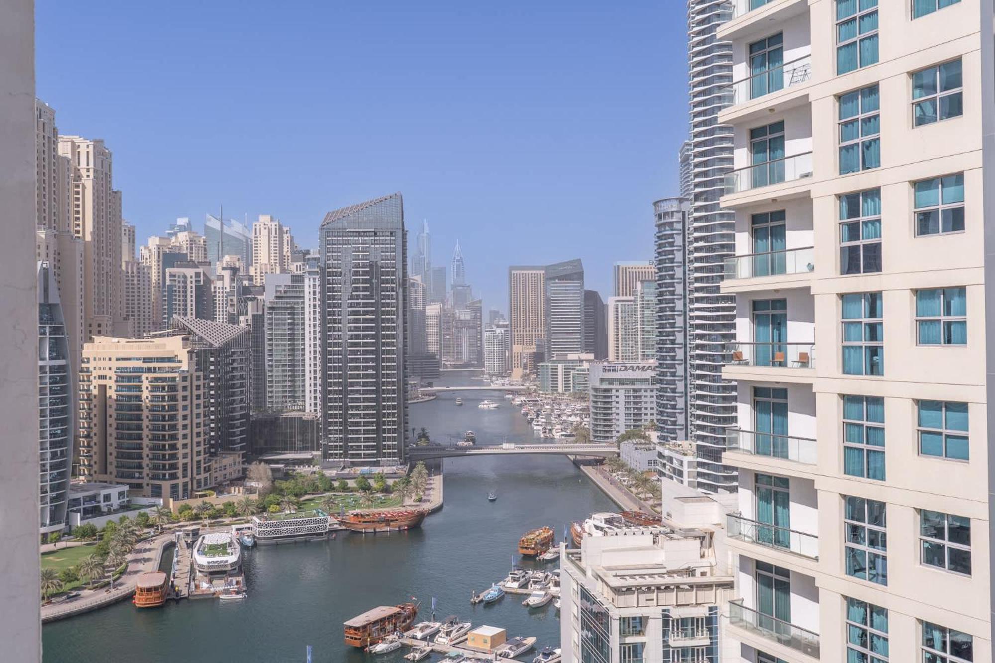 Extraordinary 1br With Marina Views Appartement