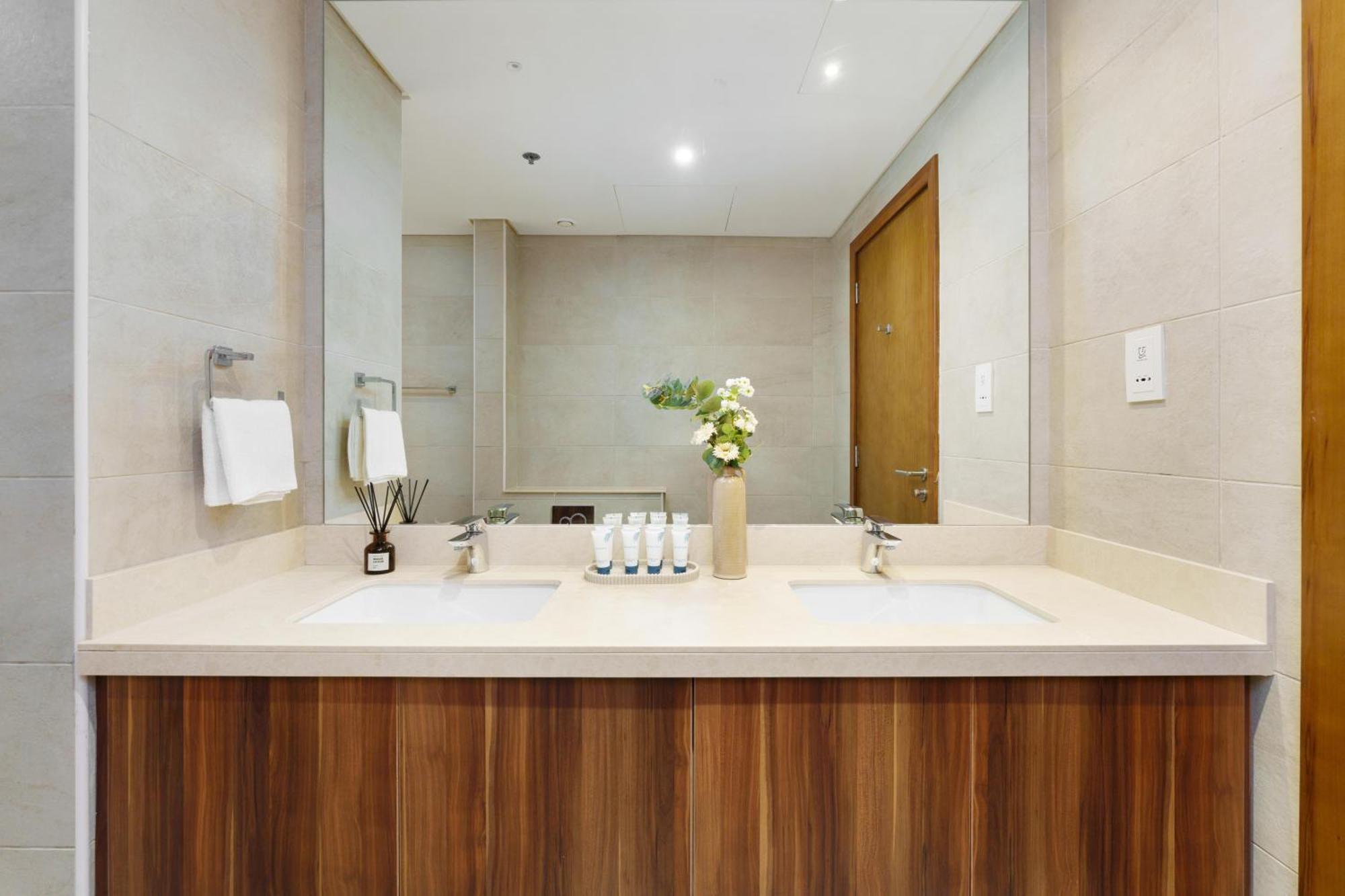 Apartamento Dejaview Luxury With Private Terrace, Burj & Sea View Dubái