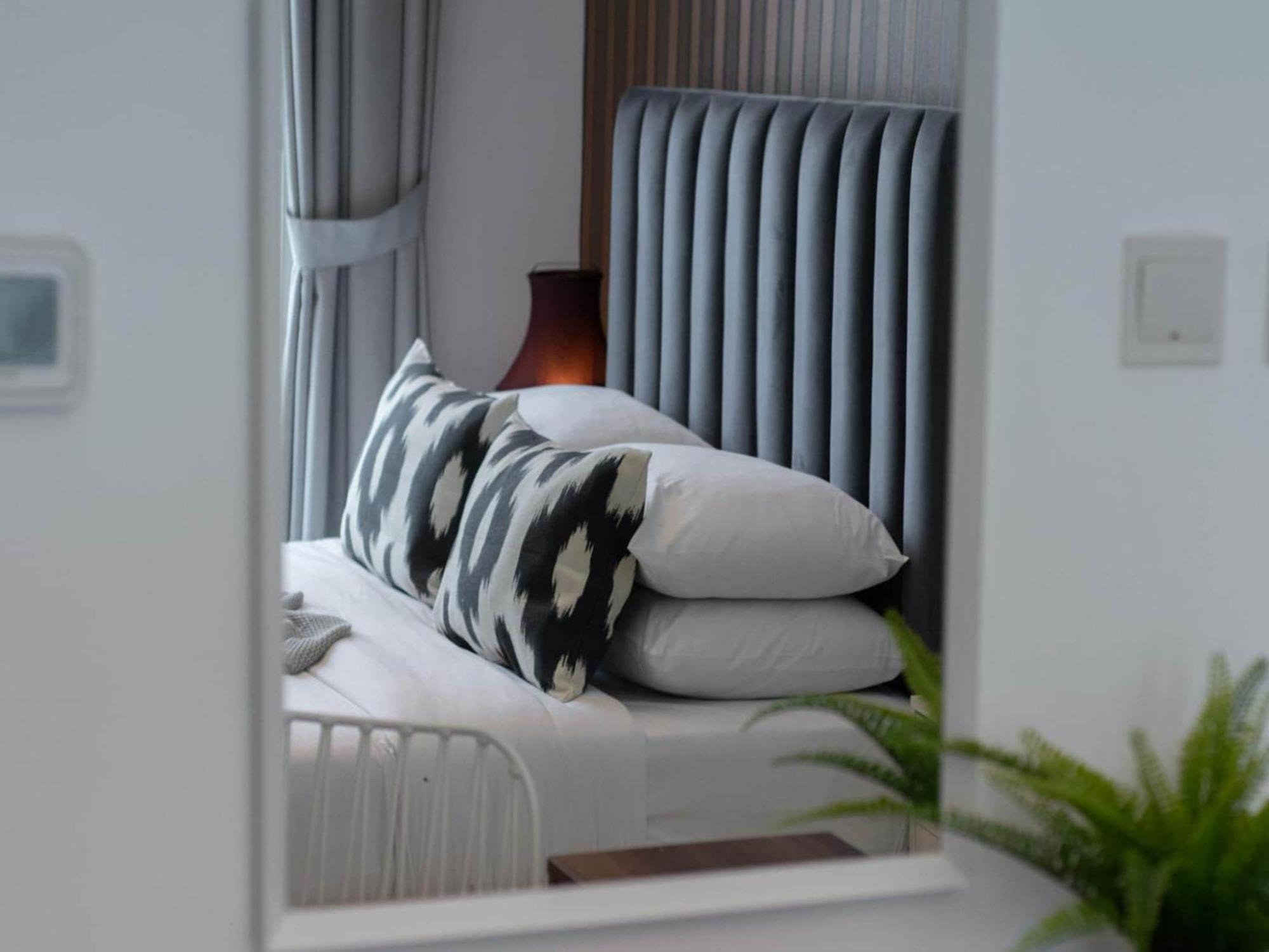Luxe Near Mall Burj Khalifa Pool Gym Parking Apartment