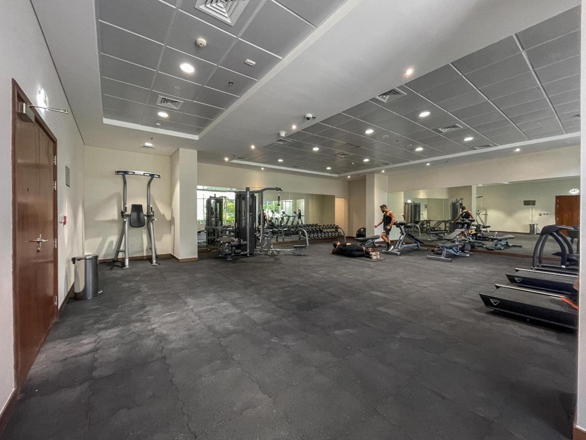 Luxe Near Mall Burj Khalifa Pool Gym Parking Apartment *
