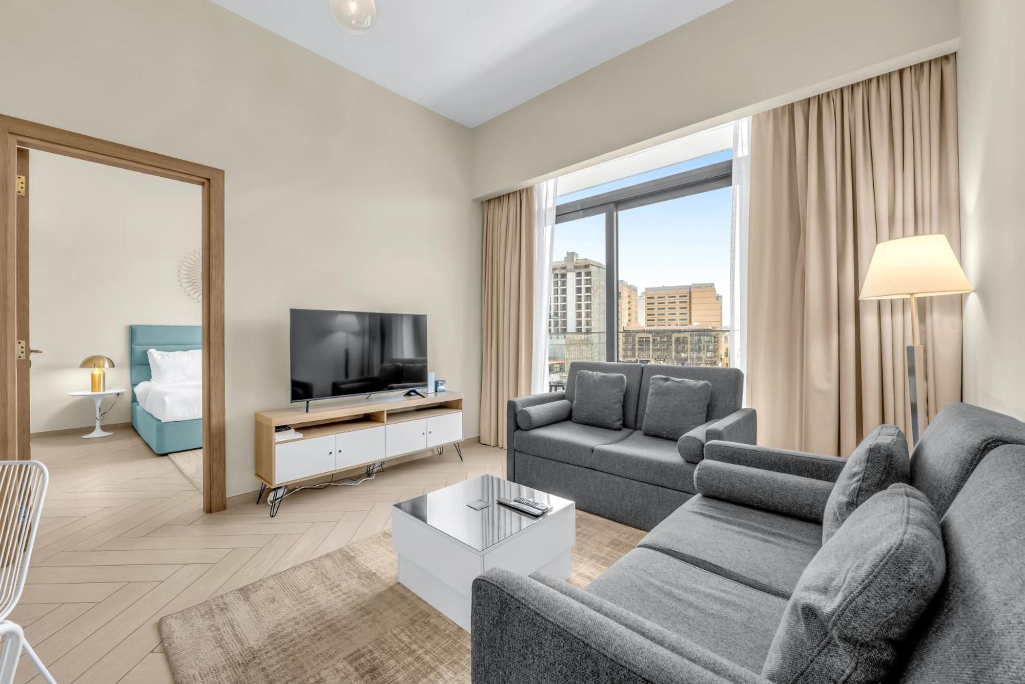 Waves - Comfortable Jvc With Balcony And Maids Apartament Dubai