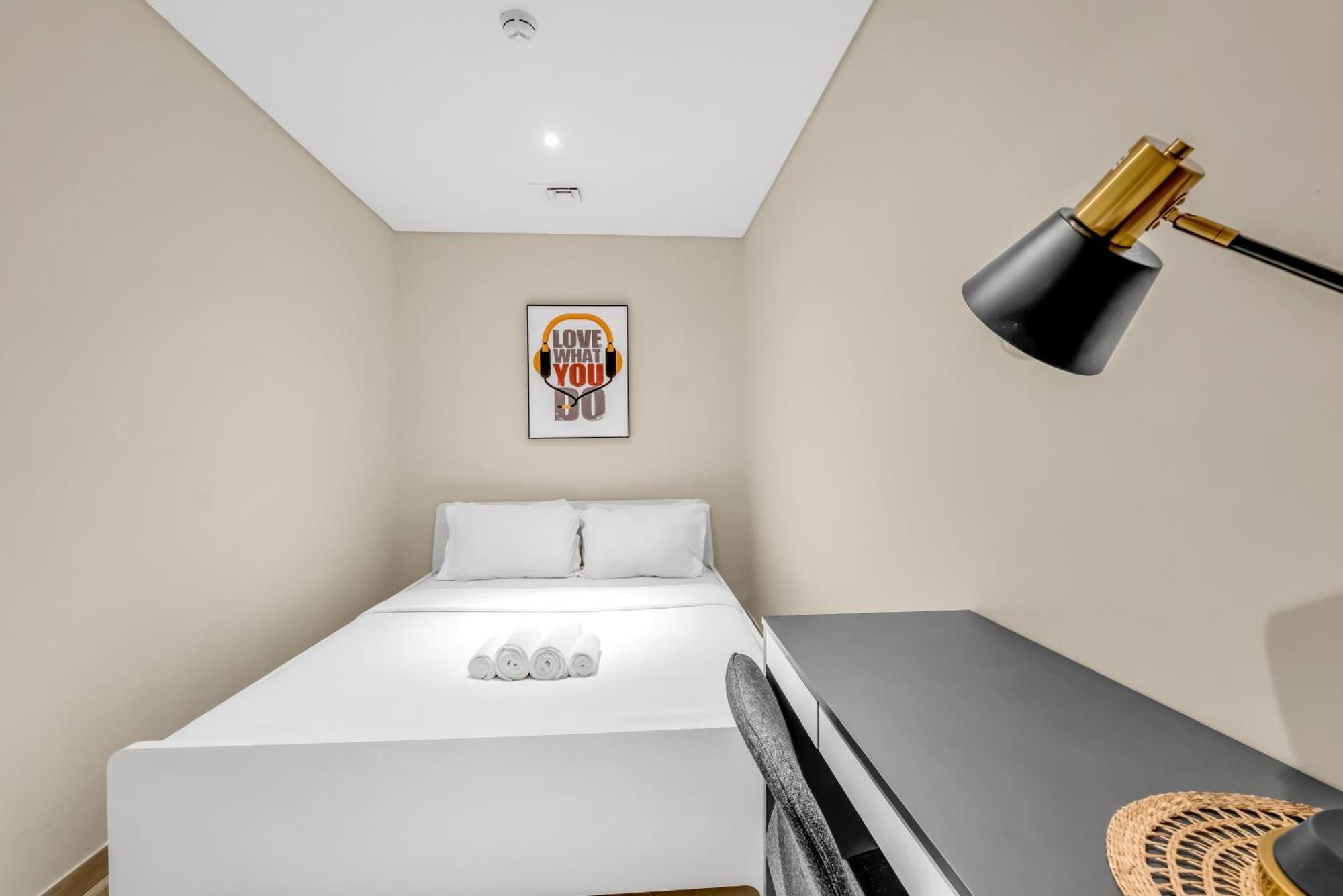 Waves - Comfortable Jvc With Balcony And Maids Apartament *