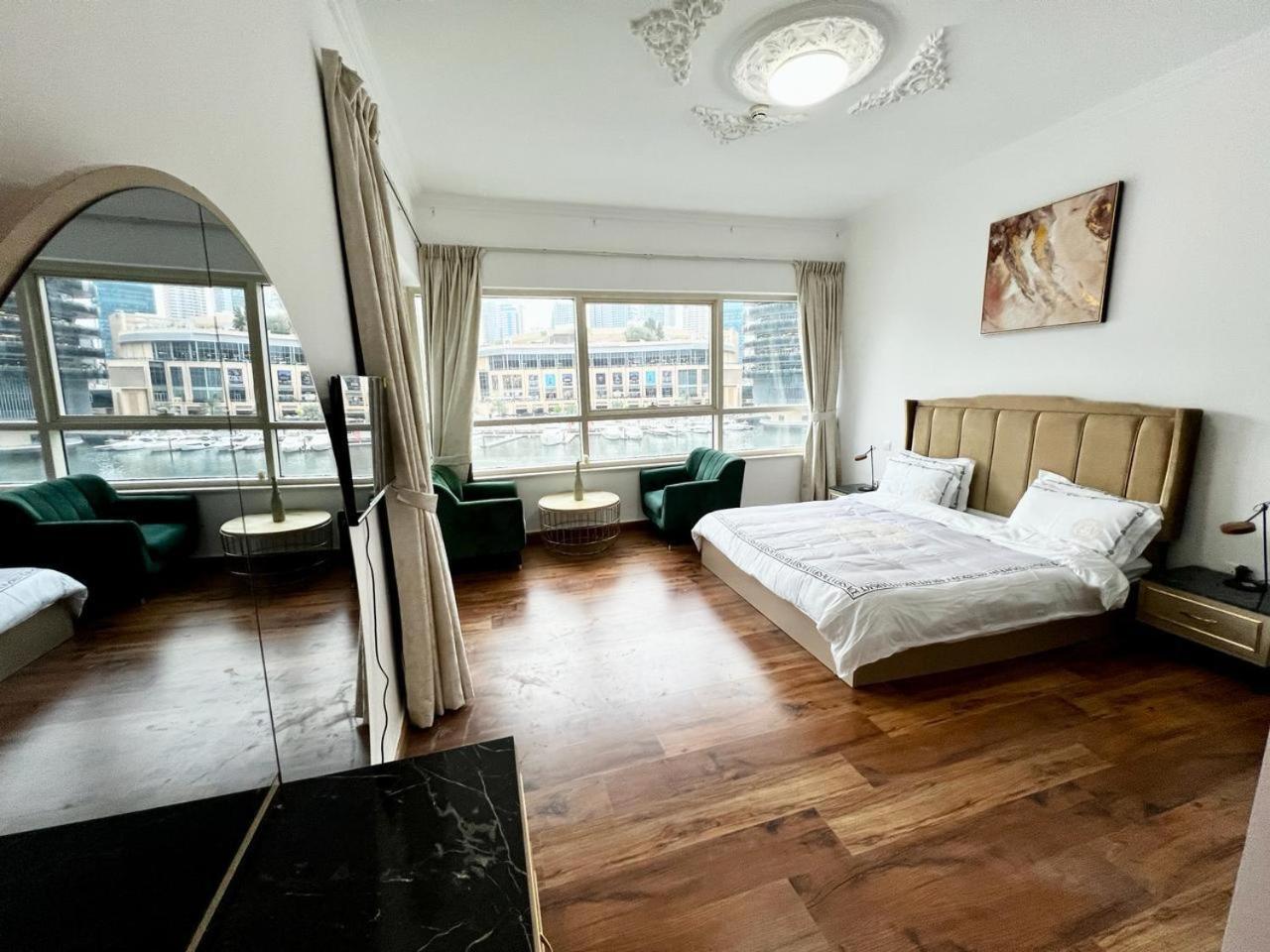 Marina Quays North *
