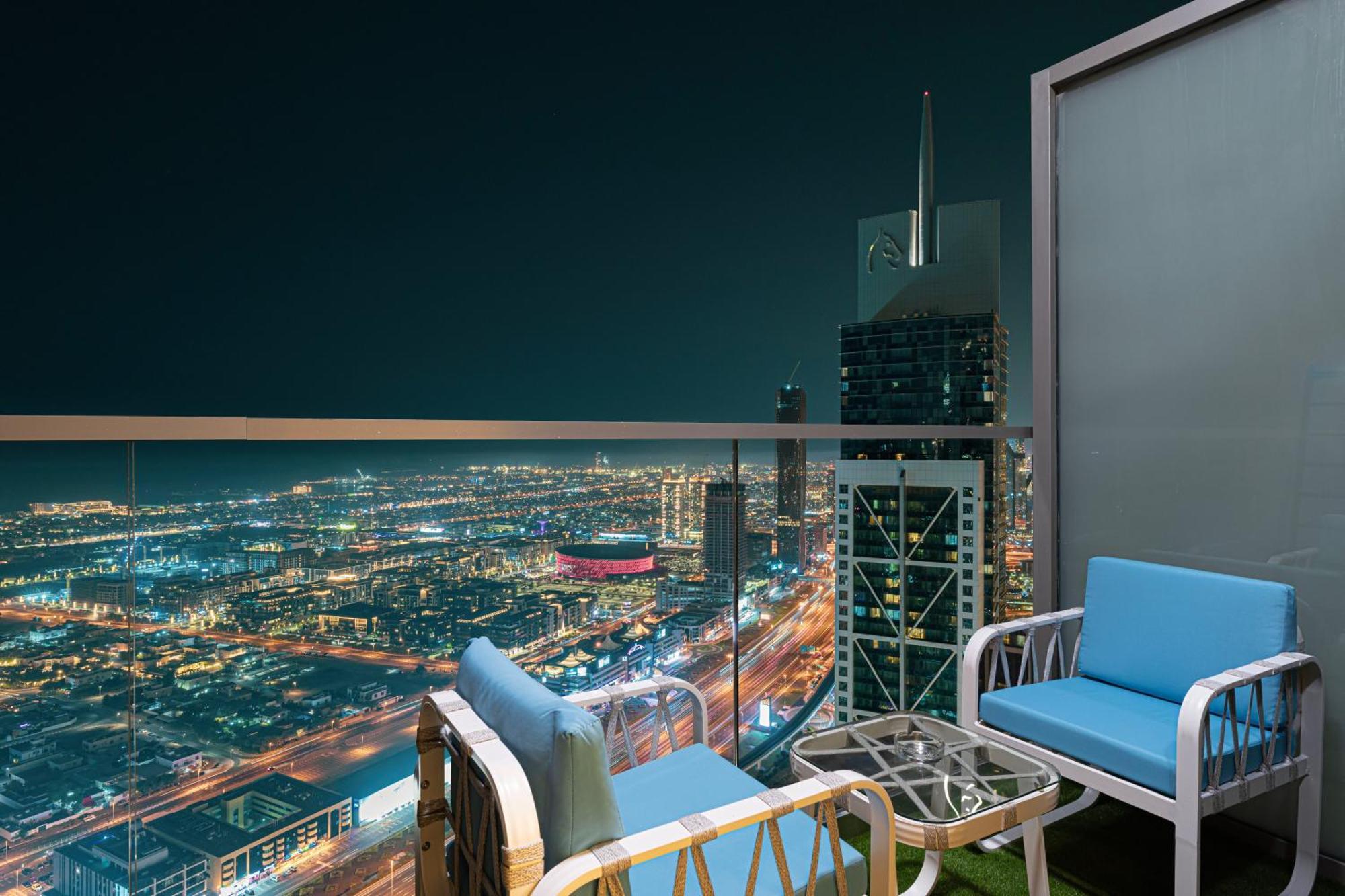 Scenic Infinity Pool With Burj Khalifa Views Dubai