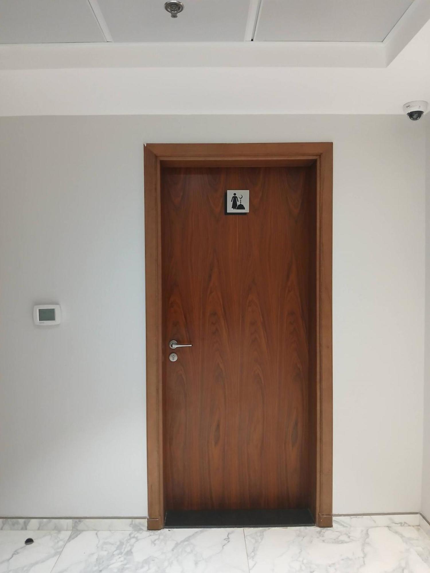 Elegant Escapes - Homely 1b In Dunya Tower *