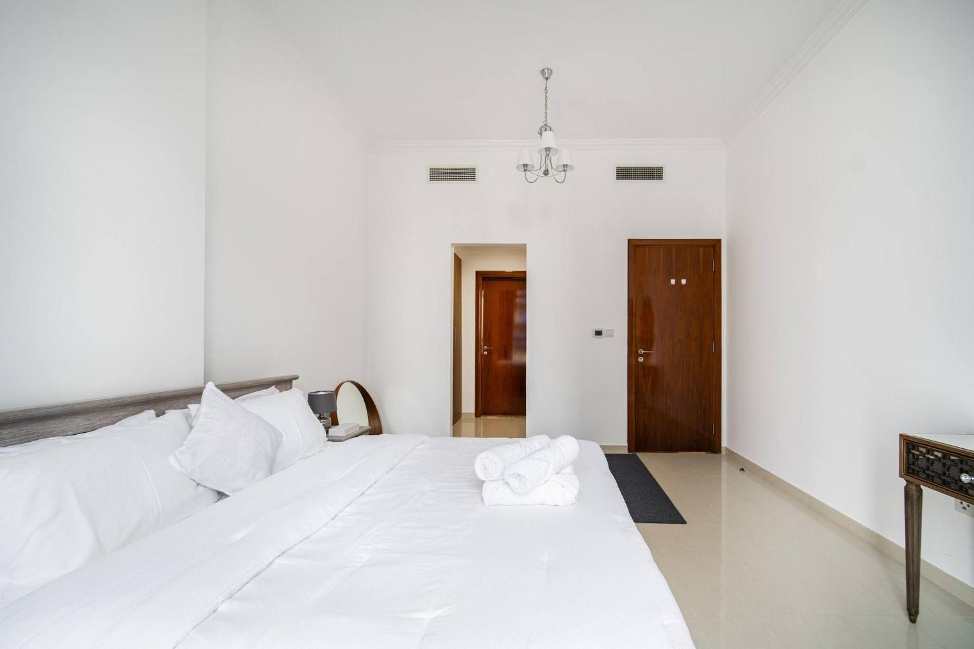 Elegant Escapes - Homely 1b In Dunya Tower Appartement Dubai
