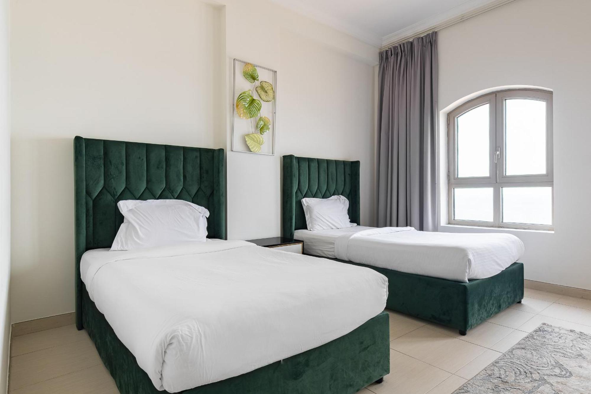 Amazing Beachfront Apartments Near Atlantis Waterpark By Simply Comfort Sarai Palm Jumeirah Apartemen Dubai