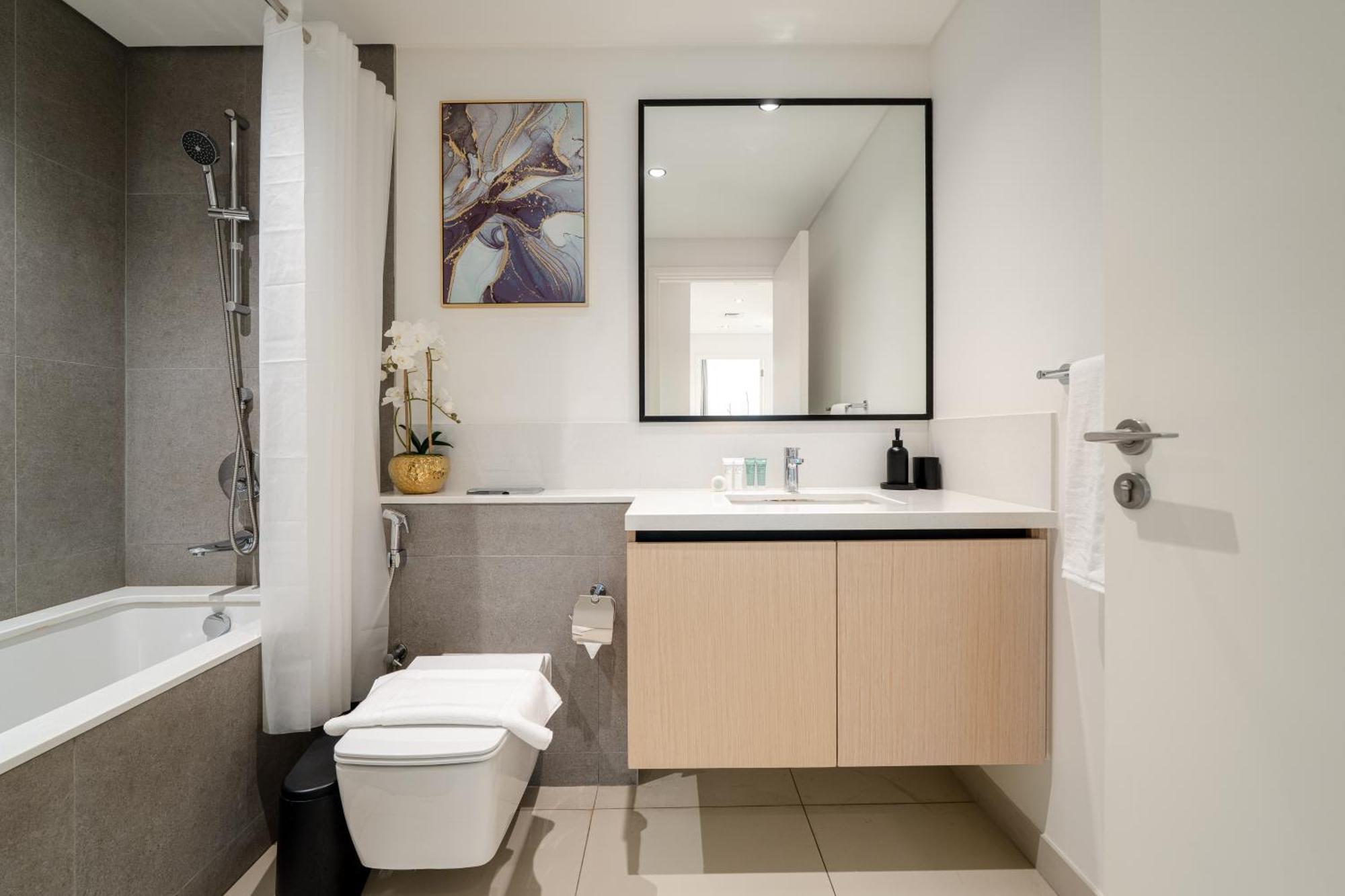 Apartment Luxury Two Bedroom With & Pool View By Delujo *