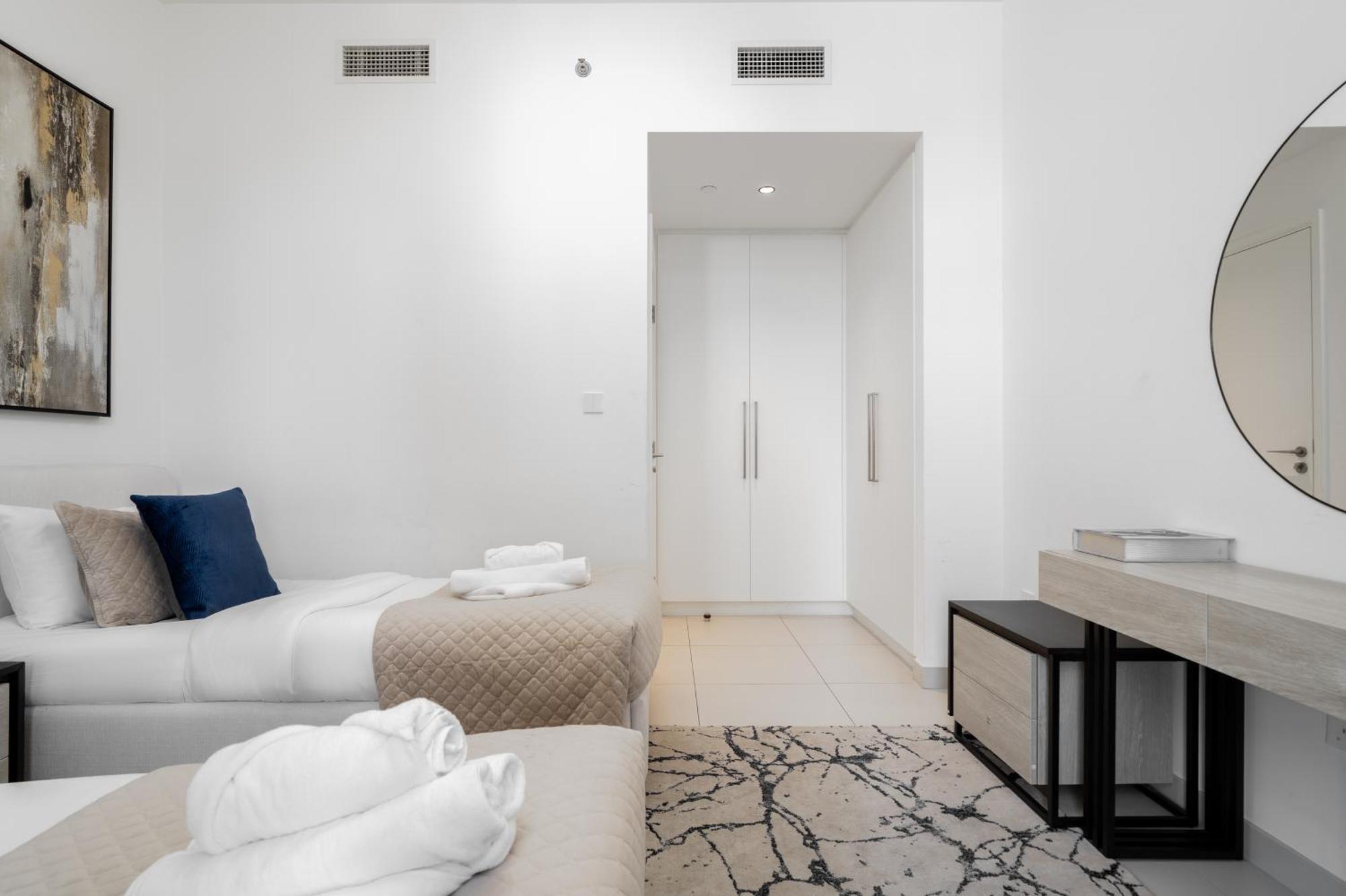Luxury Two Bedroom With & Pool View By Delujo *