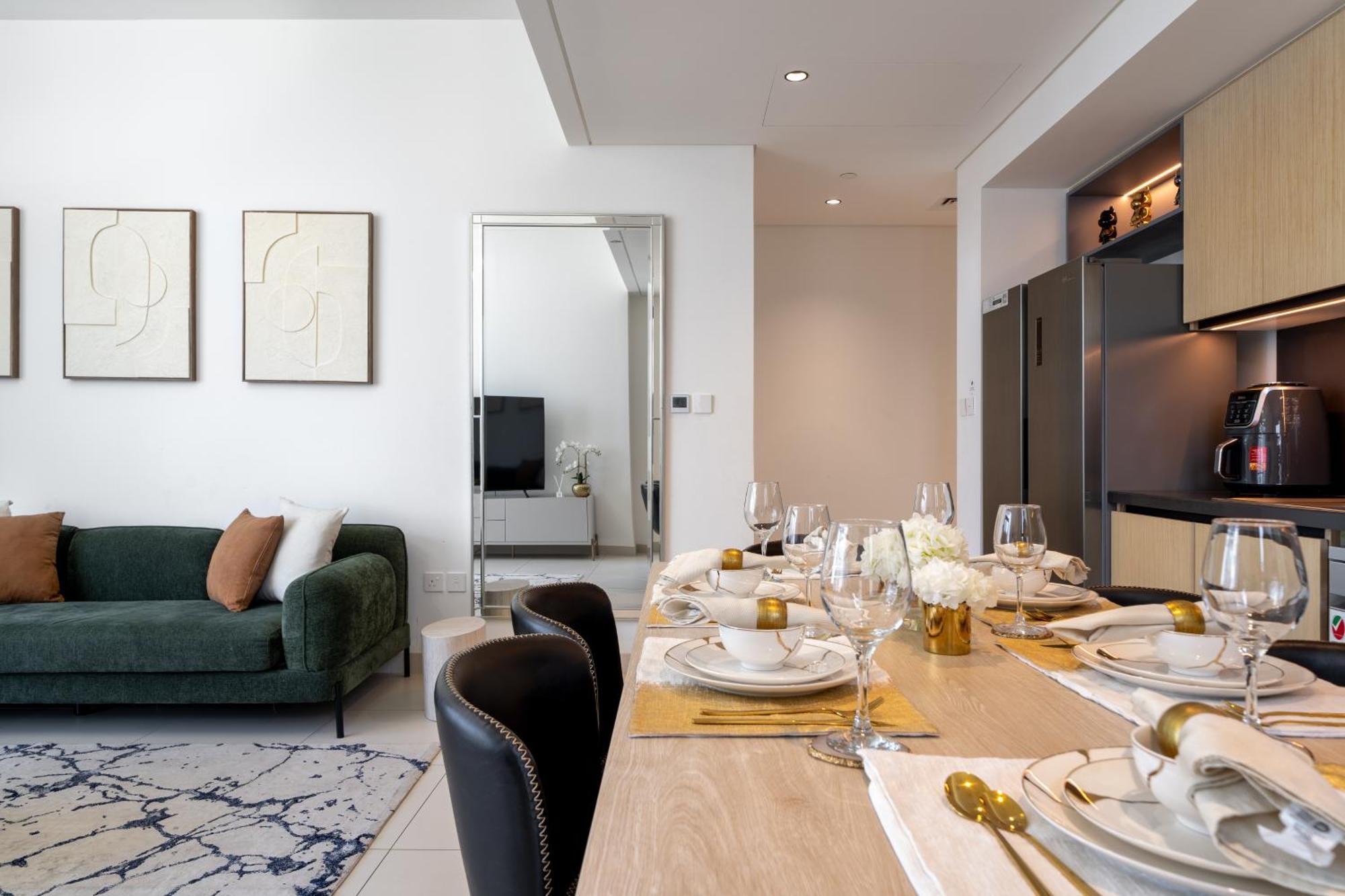 Luxury Two Bedroom With & Pool View By Delujo Apartment Dubai