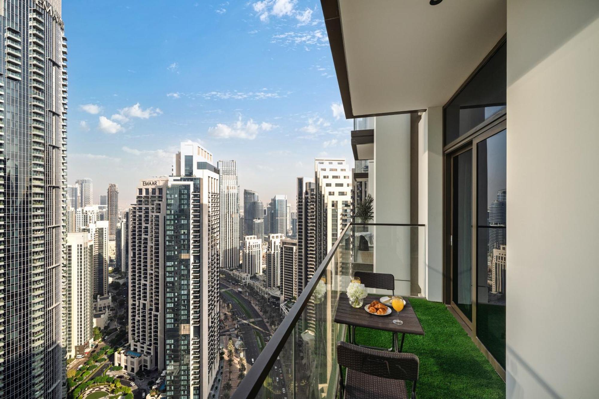 Luxury One Bedroom With Full Burj Khalifa View & Fountain View By Delujo Dubai