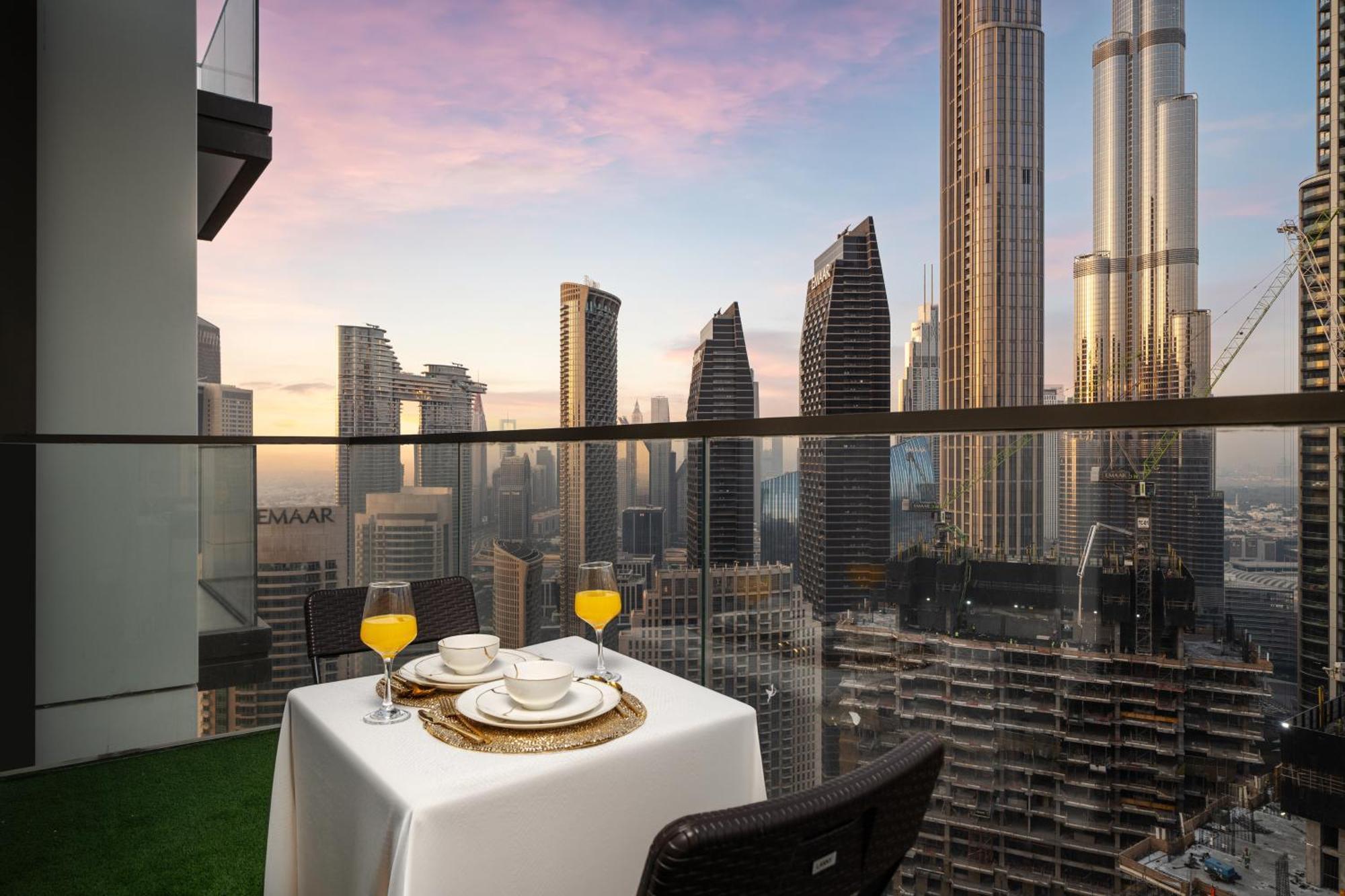 Luxury One Bedroom With Full Burj Khalifa View & Fountain View By Delujo * Dubai