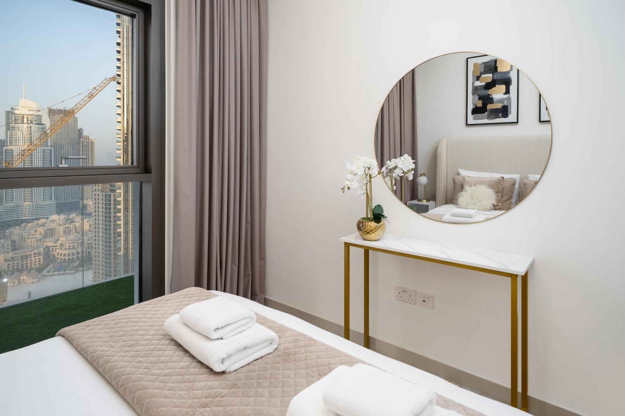 Luxury One Bedroom With Full Burj Khalifa View & Fountain View By Delujo