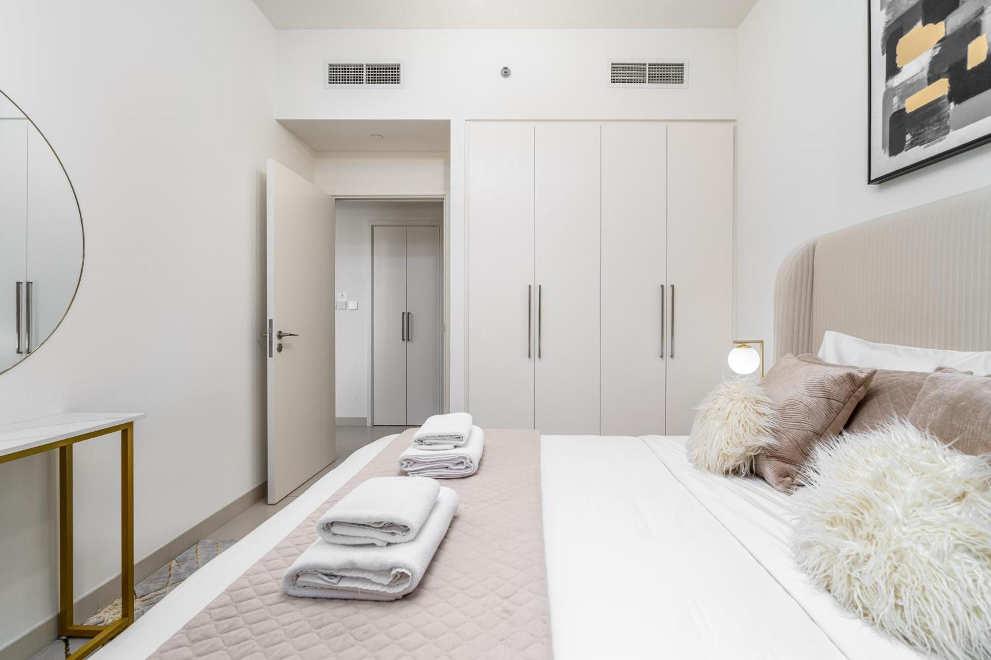 Luxury One Bedroom With Full Burj Khalifa View & Fountain View By Delujo