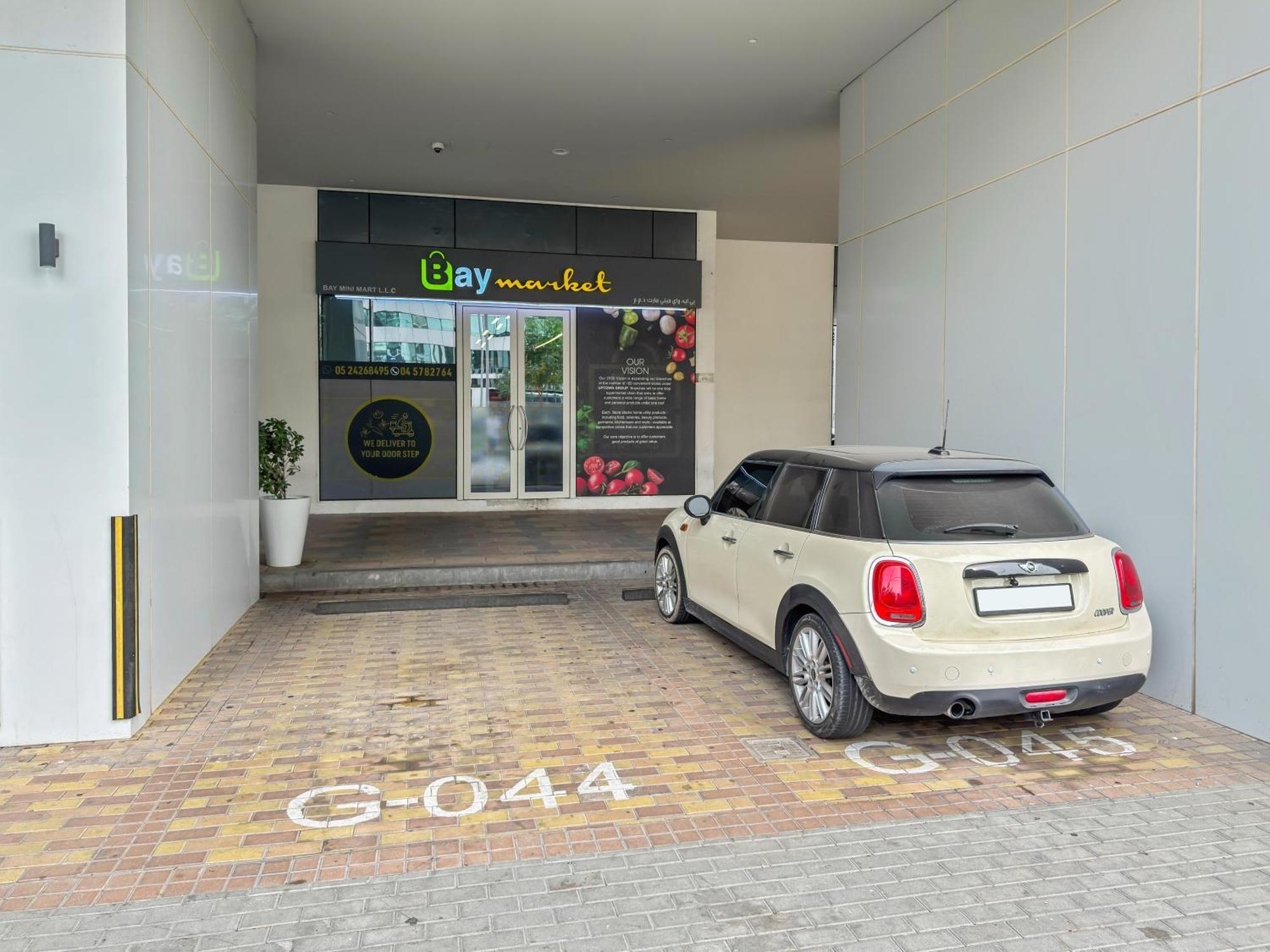 Burj Khalifa And Canal Views - Luxury Apartments For Rent In Dubai Business Bay Dubai