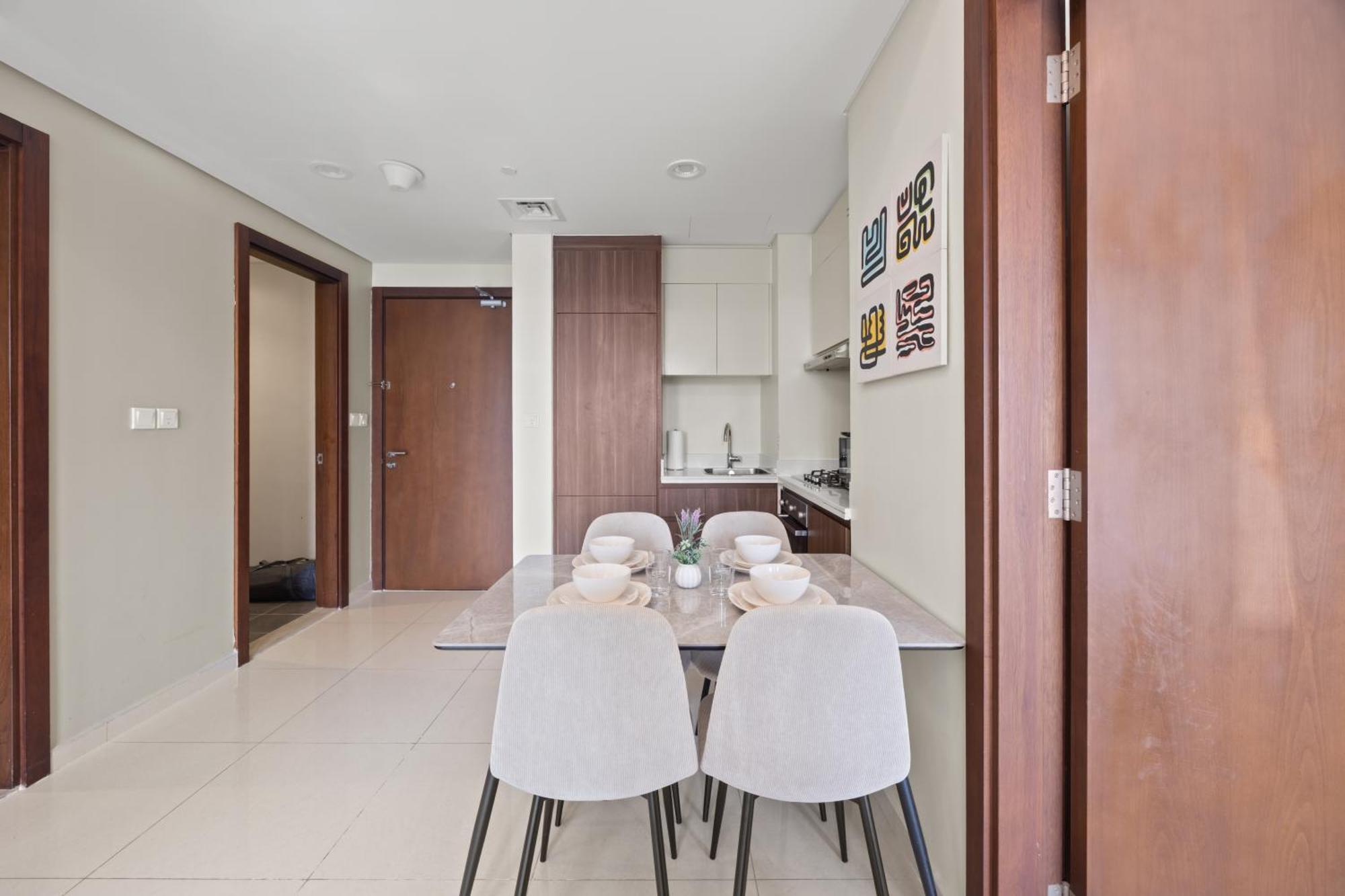 Burj Khalifa And Canal Views - Luxury Apartments For Rent In Dubai Business Bay Dubai