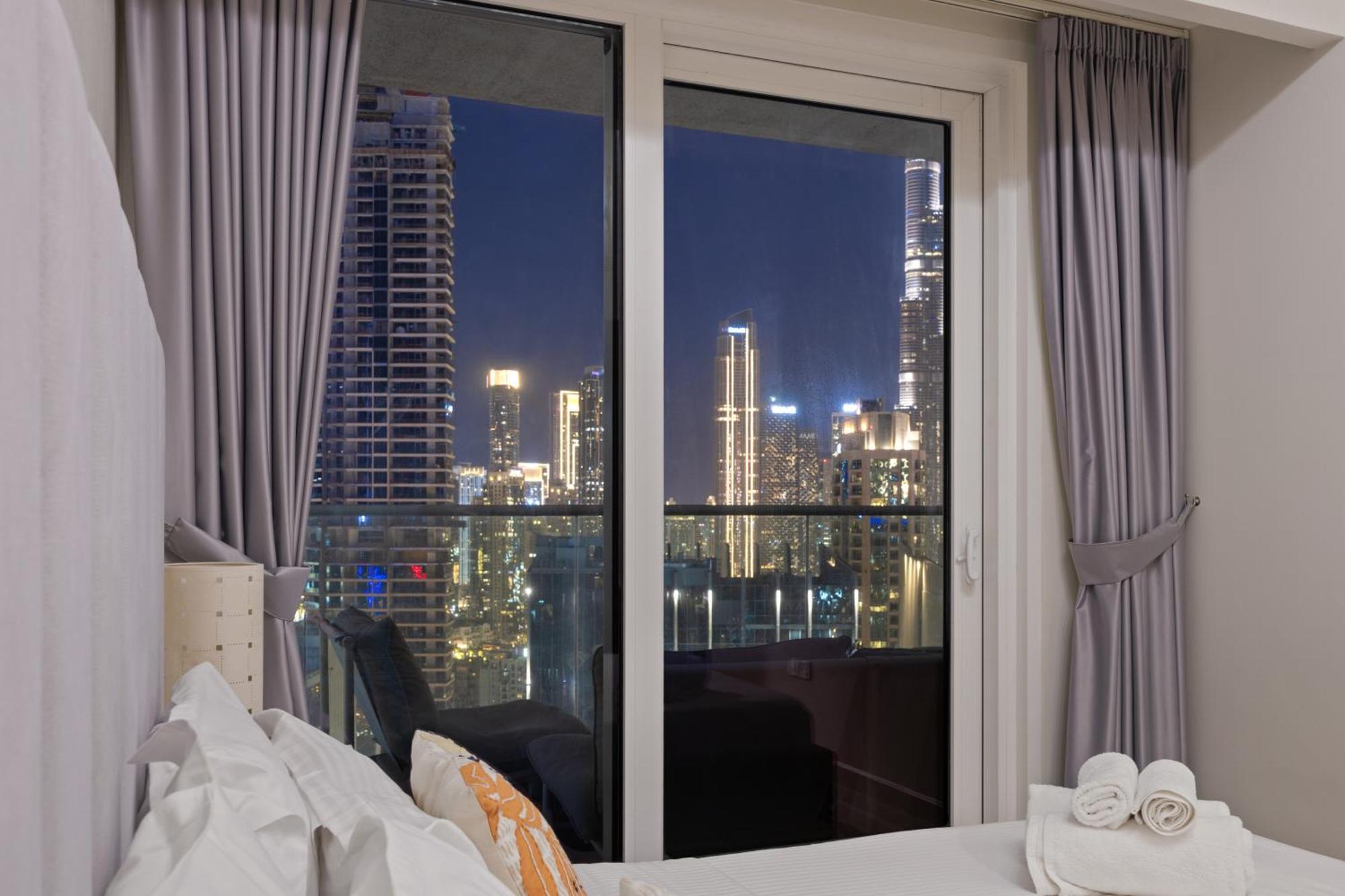 Burj Khalifa And Canal Views - Luxury Apartments For Rent In Dubai Business Bay Apartamento