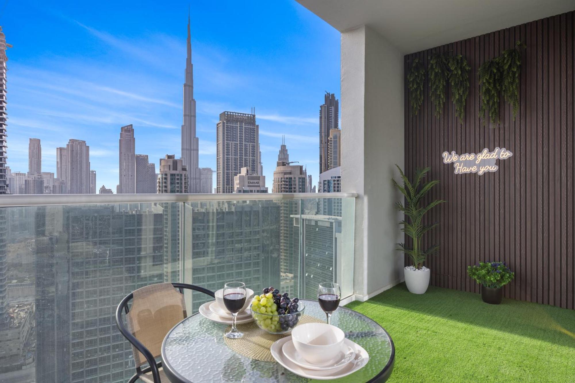 Burj Khalifa And Canal Views - Luxury Apartments For Rent In Dubai Business Bay Dubai