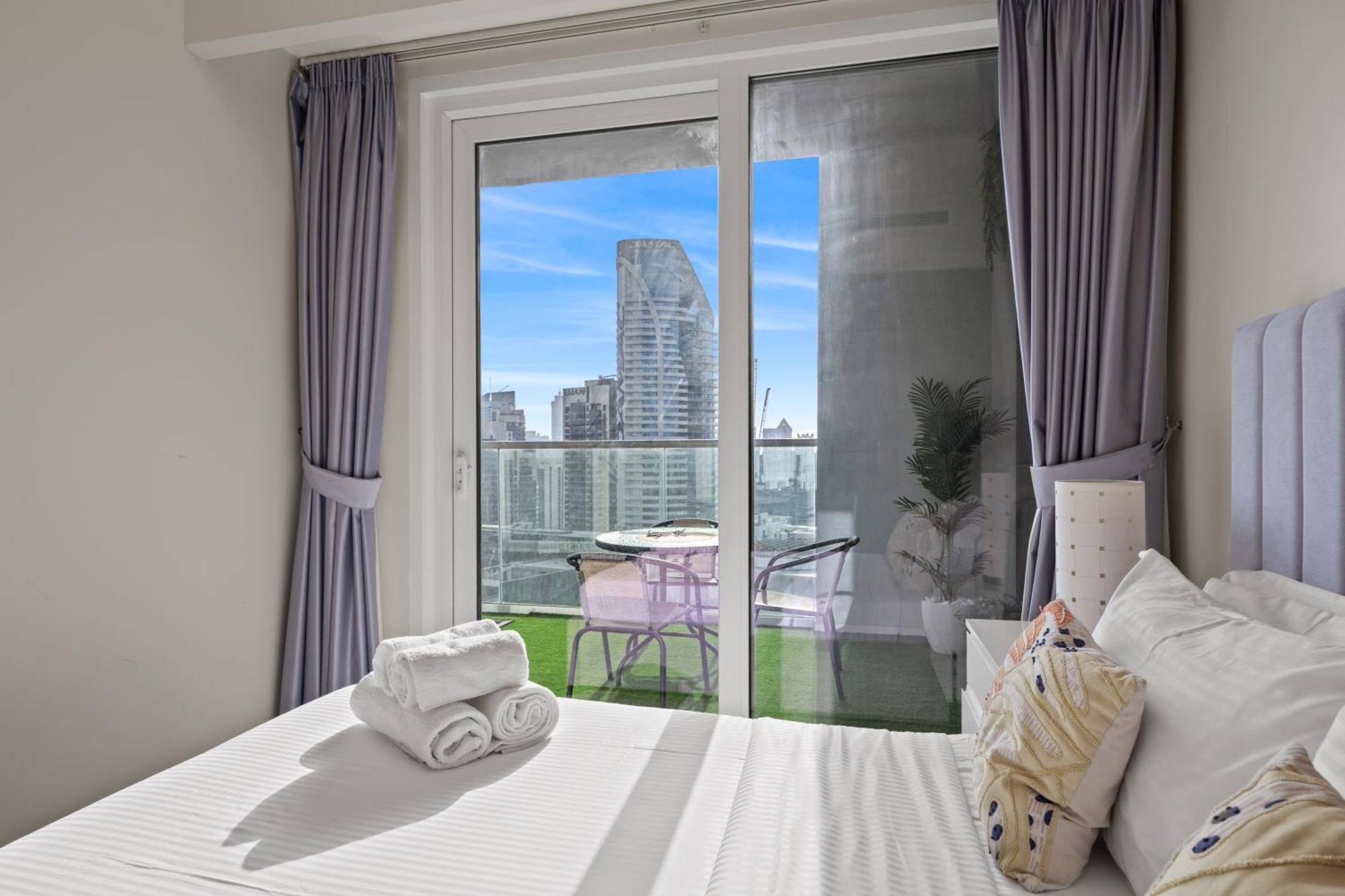 Burj Khalifa And Canal Views - Luxury Apartments For Rent In Dubai Business Bay * Dubai