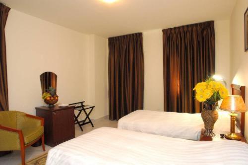 Hotel Seasons