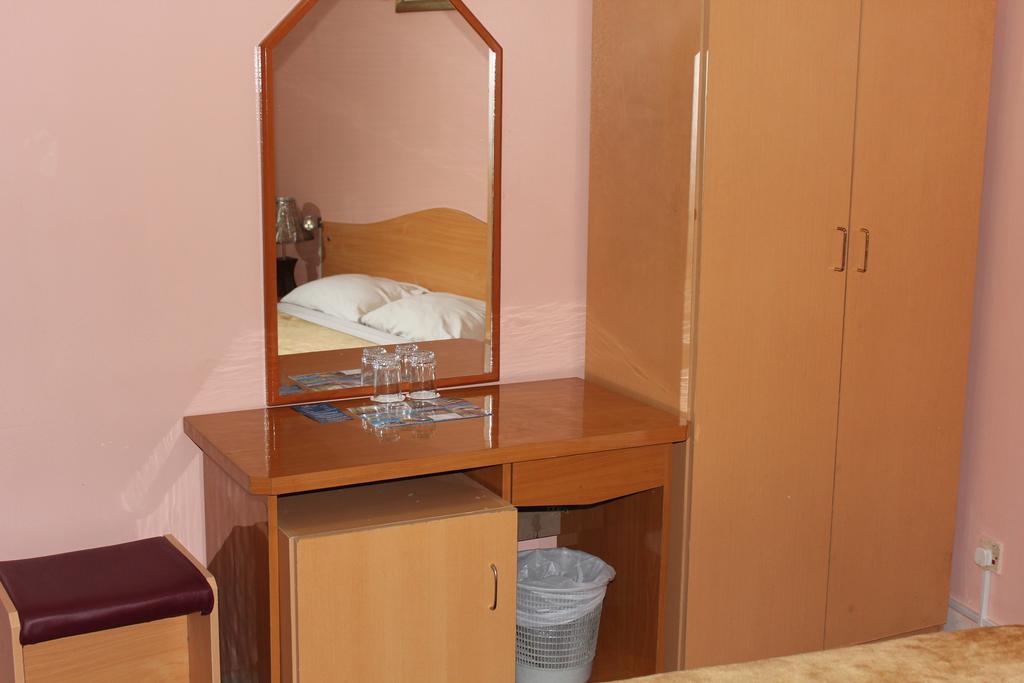 Zaineast Hotell *
