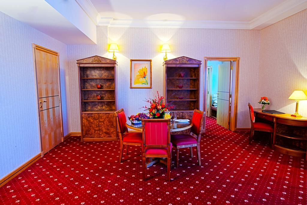 Hotel Capitol 4*
