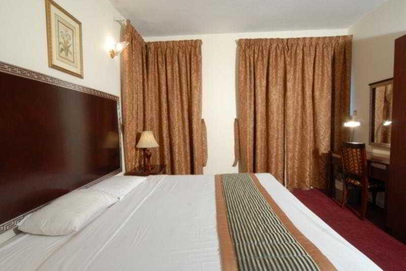 Royal Plaza Apartahotel 3*
