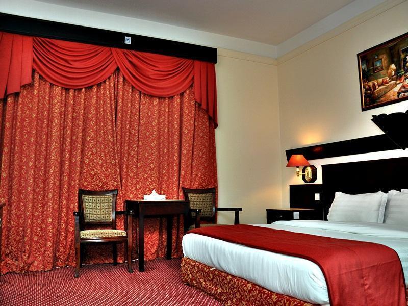 Claridge Hotel