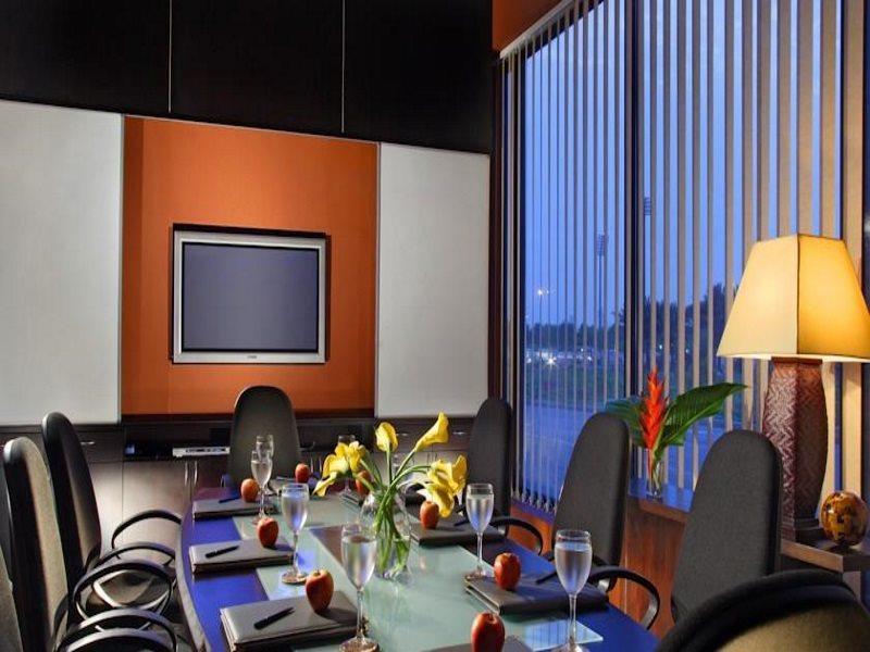 Hotel Somerset Jadaf 4*