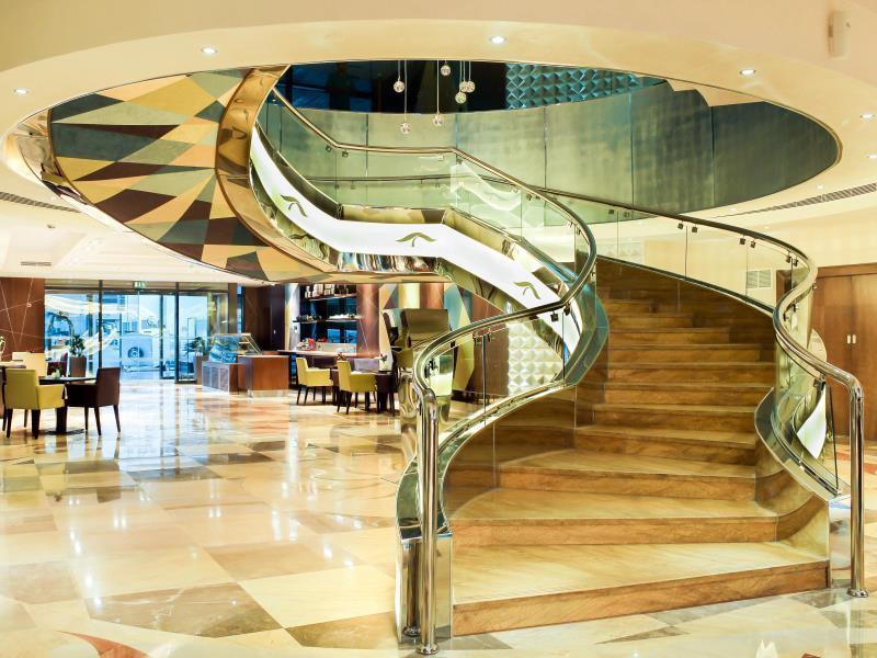 Hotel Halo