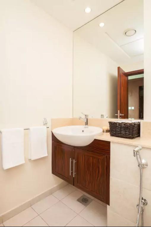 Faraway Homes - Burj Residences * Dubaï