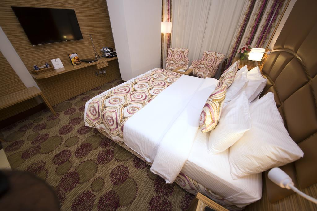 Western Pearl Creek Hotel