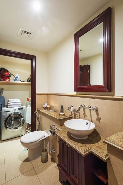 Furnished Rentals- Reehan 8, Downtown Appartement