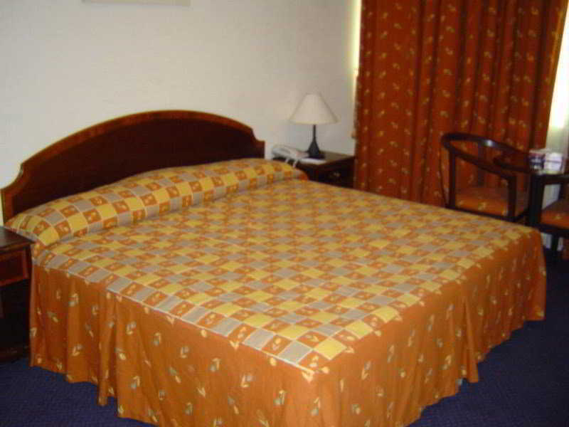 Fortune Plaza Hotel, Airport 3*