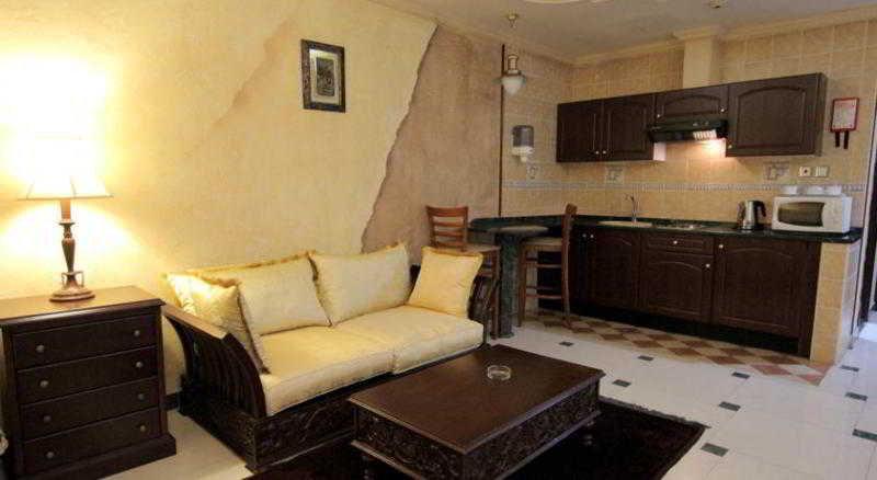 Oyo 124 Oriental Palace Apts Aparthotel