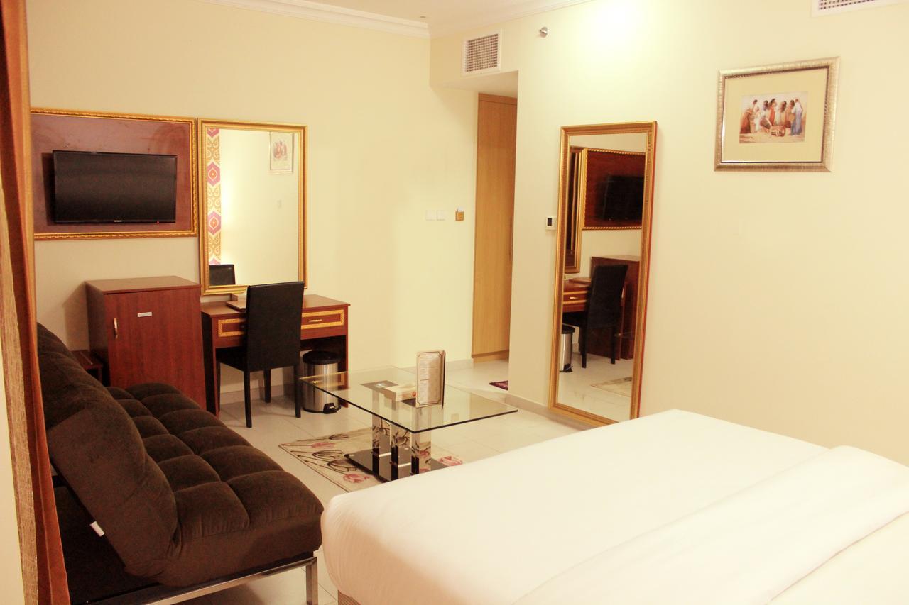 Montreal Naif Hotell 2*