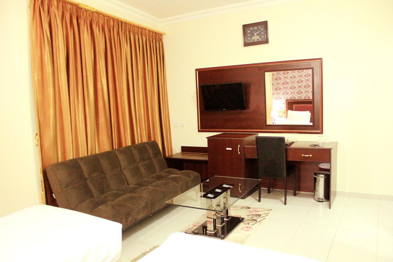Hotell Montreal Naif 2*