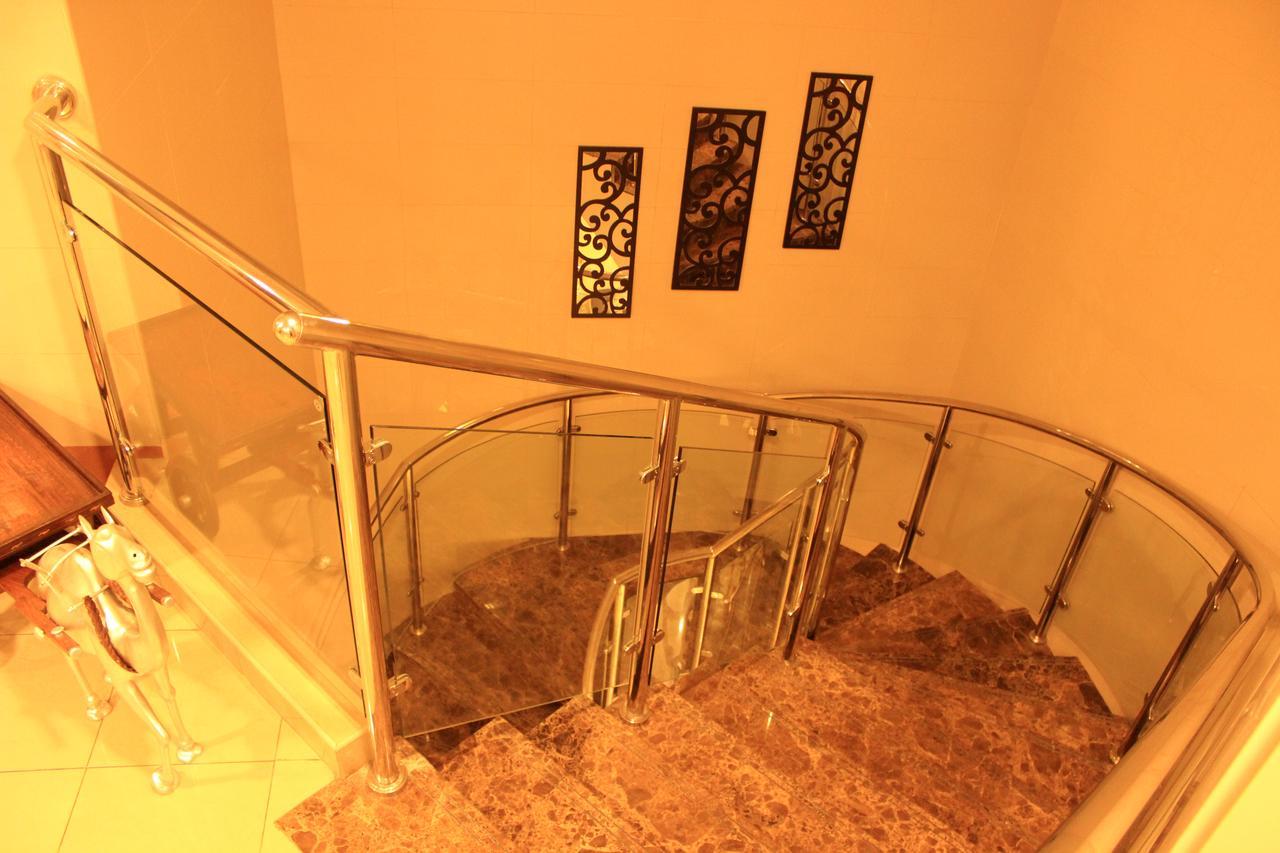 Montreal Naif Hotell 2*