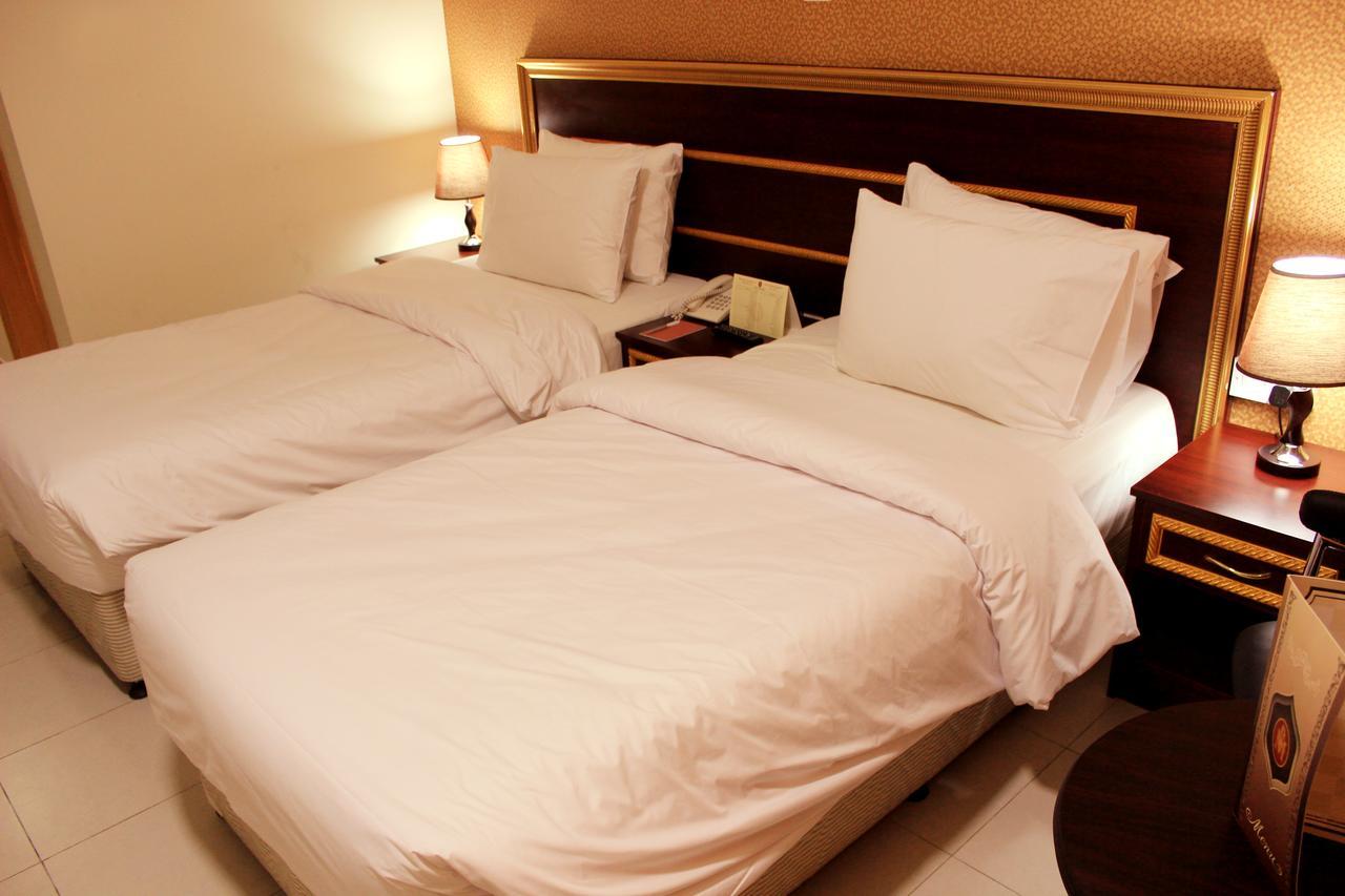 Montreal Naif Hotell 2*