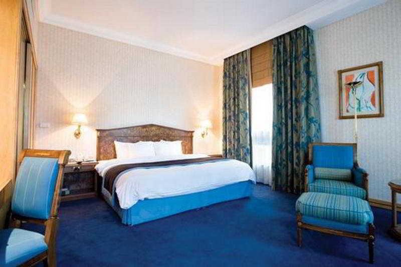 Capitol Hotel 4*