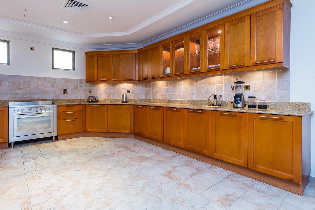 Charming 6br With Private Pool On Palm Jumeirah Dubai
