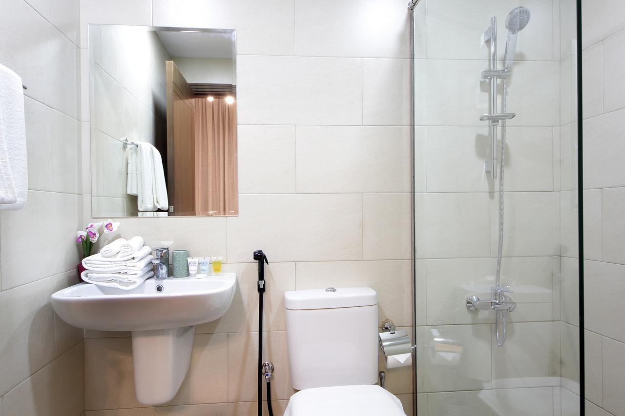 Spacious 2 Bedroom In Al Telal 11, Al Barsha 1 *
