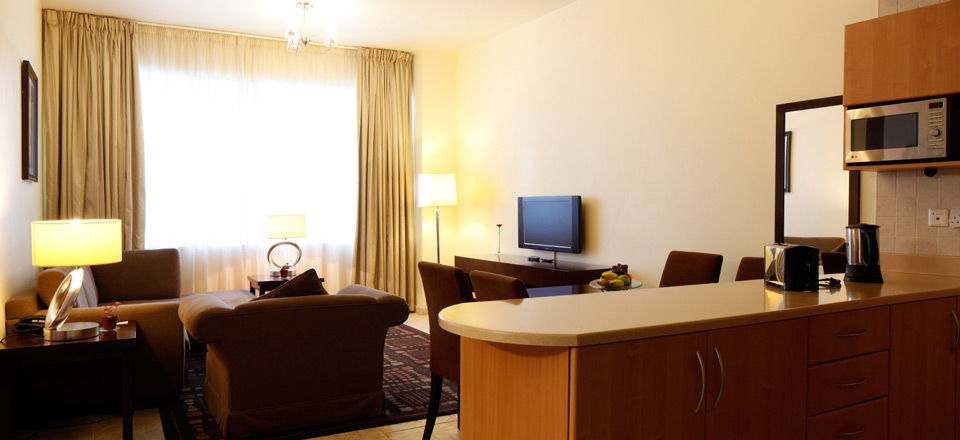 Avari 4*