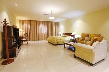 Aparthotel Oyo 124 Oriental Palace Apts 3*